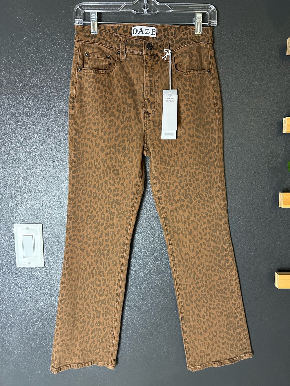 DAZE Leopard Print High Rise Cropped Straight Jeans Brown Stretch Size 26 NWT